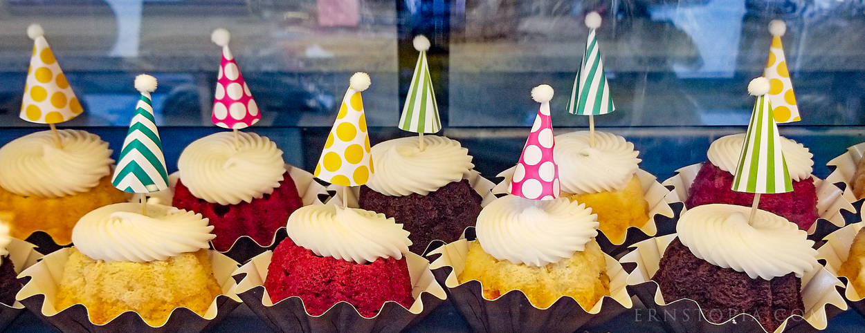 Bunt cakes with party hats