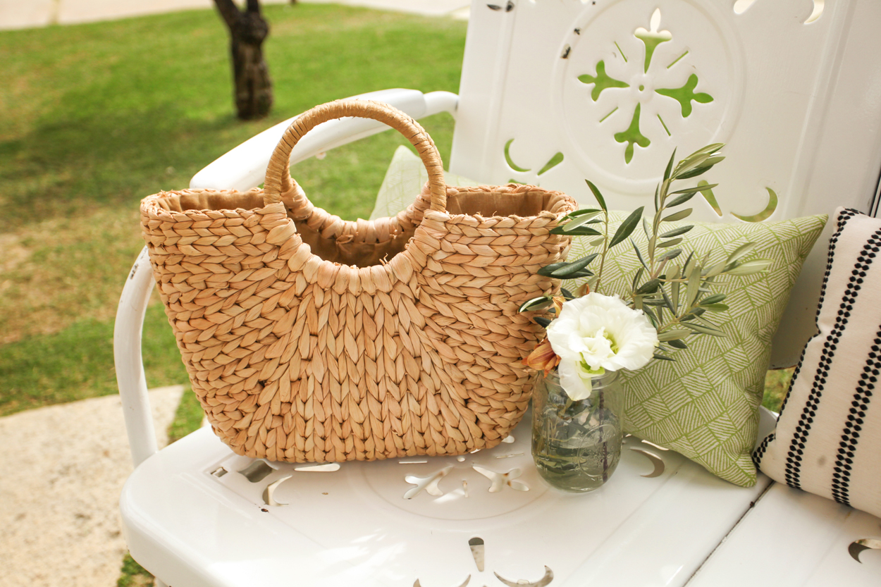 Straw beach bag at Flora Farm