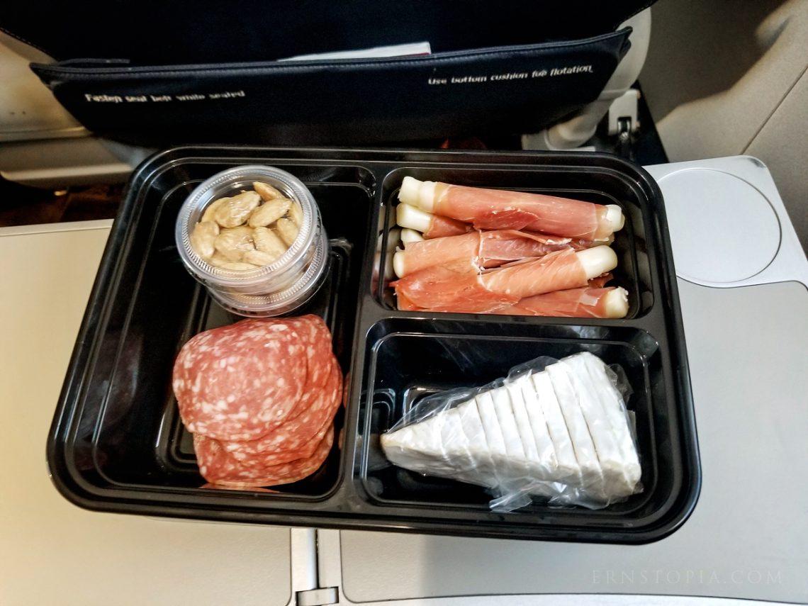 Using meal prep containers to prepare keto snacks for traveling